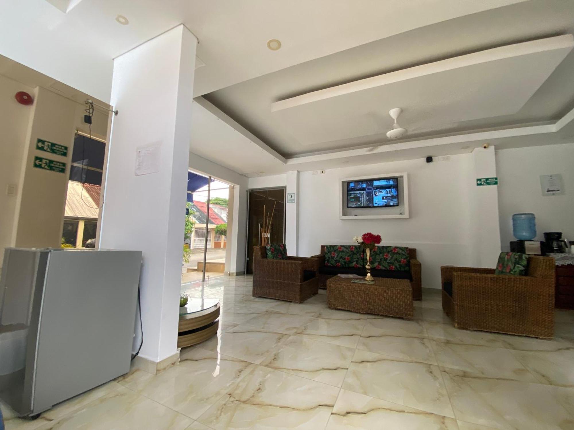 Hotel Deluxe Oasis De La Colina Girardot Buitenkant foto