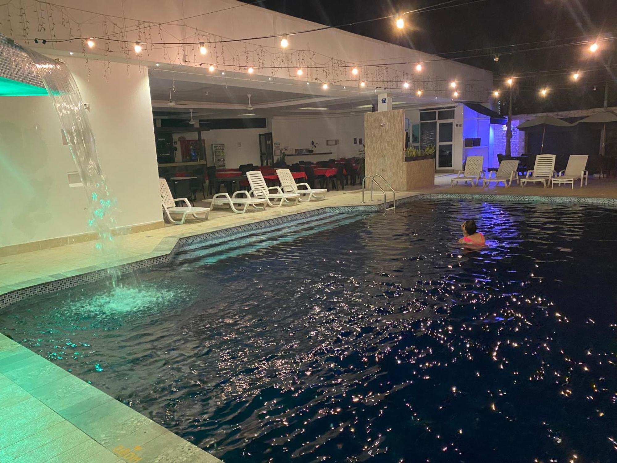 Hotel Deluxe Oasis De La Colina Girardot Buitenkant foto