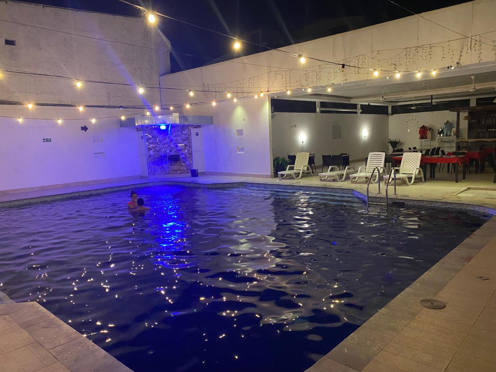 Hotel Deluxe Oasis De La Colina Girardot Buitenkant foto