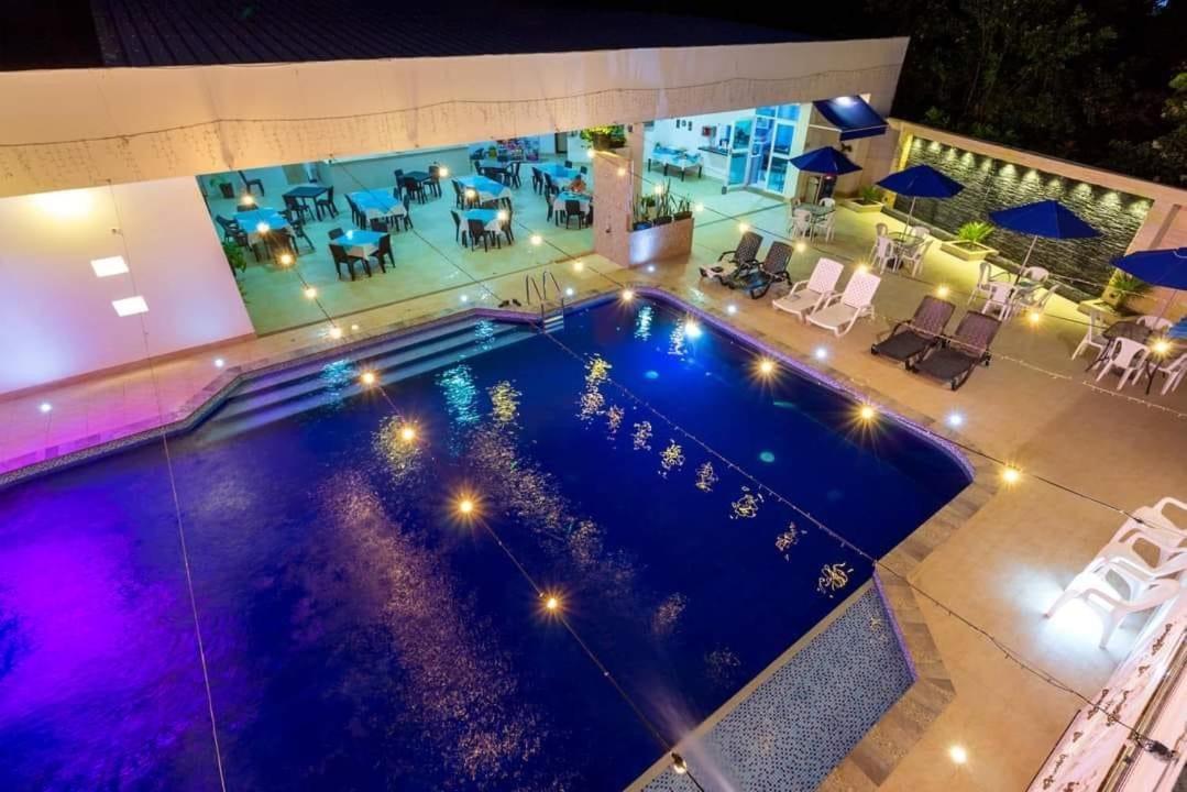 Hotel Deluxe Oasis De La Colina Girardot Buitenkant foto